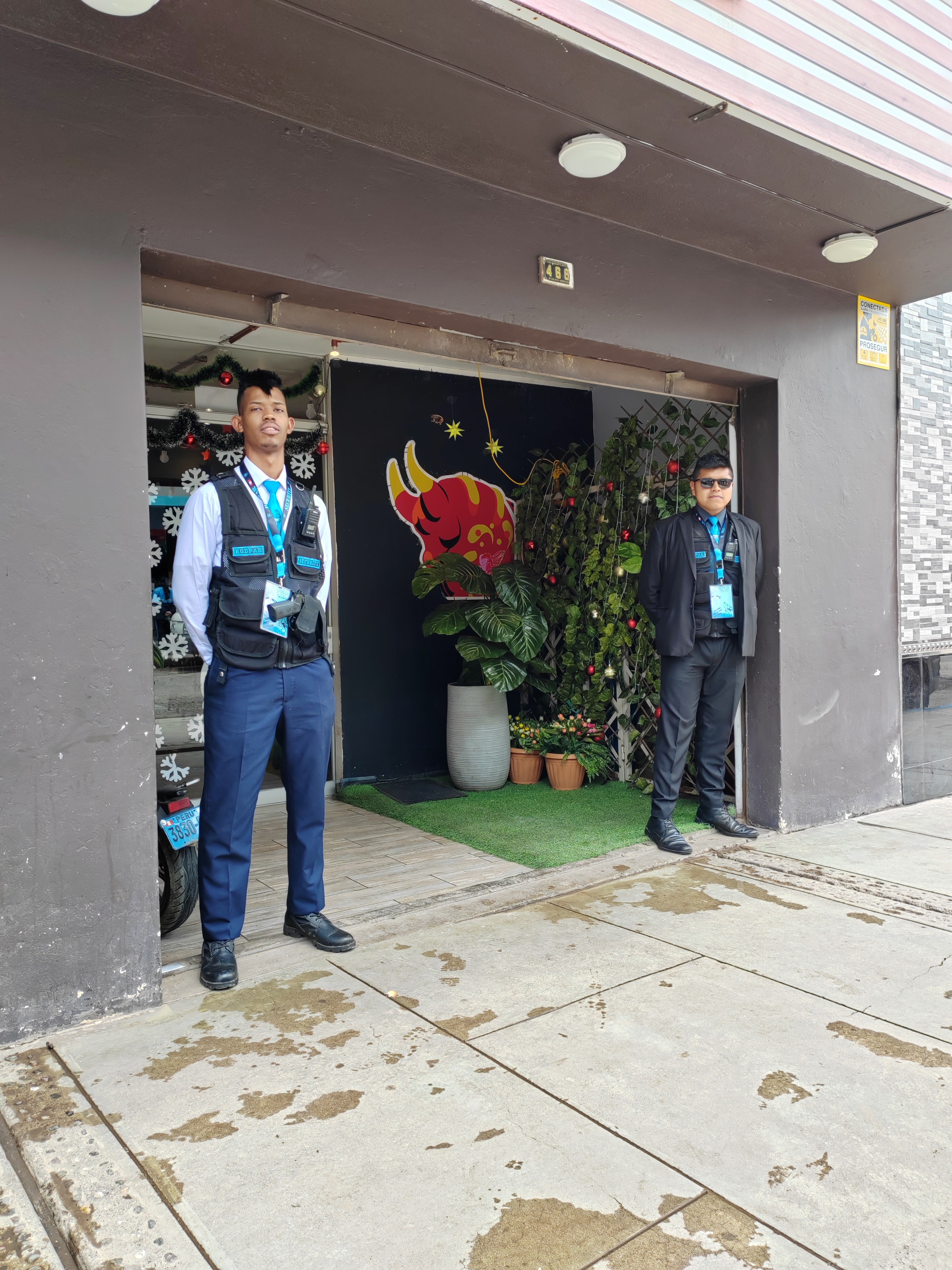 Personal de seguridad en servicio 6